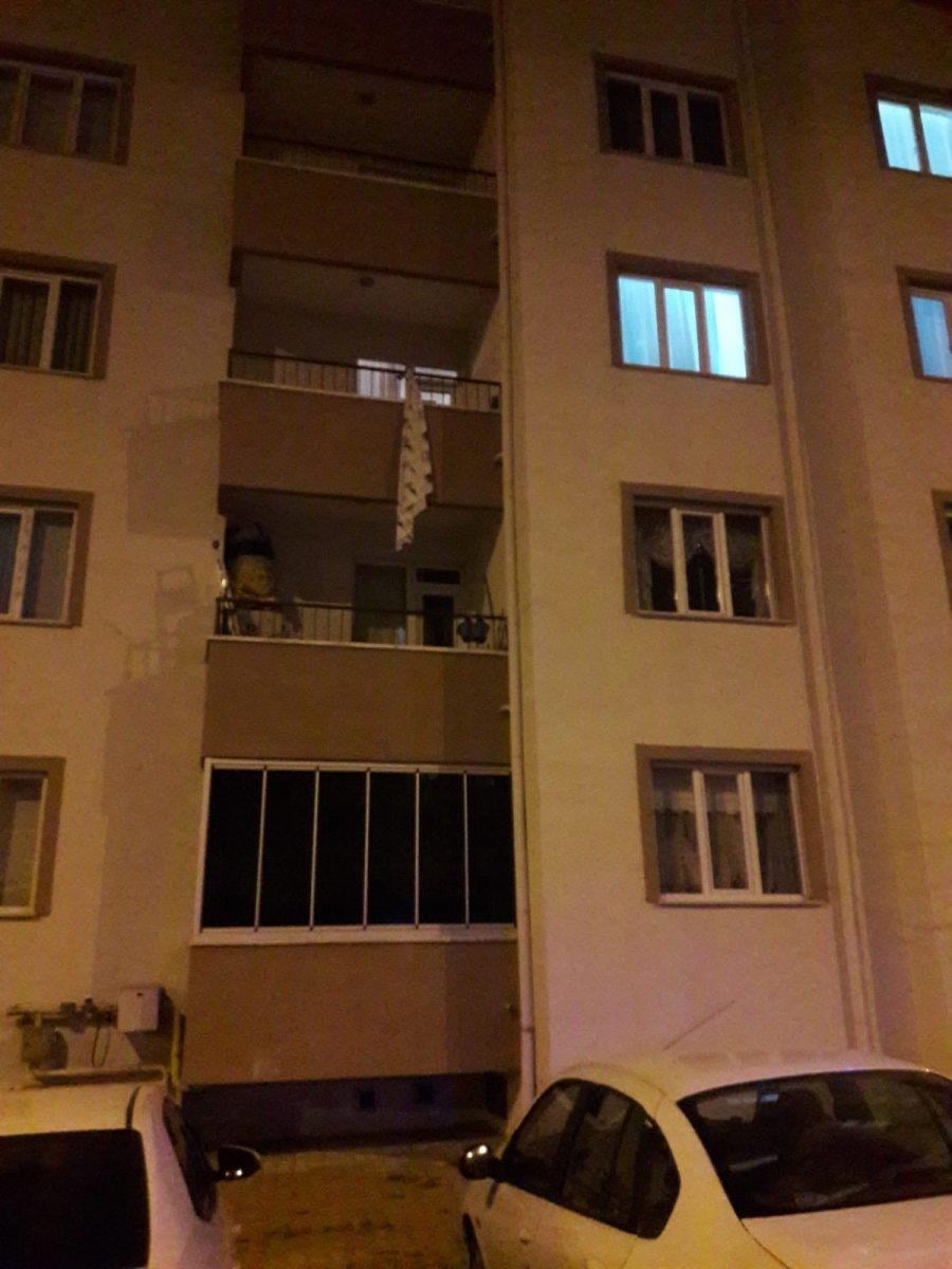 Kayseri'de eşiyle tartıştıktan sonra çarşafla kaçmaya çalıştı, düşüp yaralandı