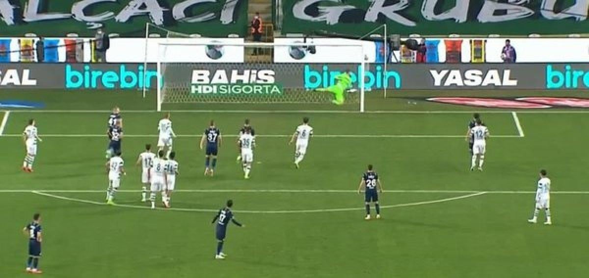 Konyaspor - Fenerbahçe maçında İrfan Can Kahveci'den harika frikik golü