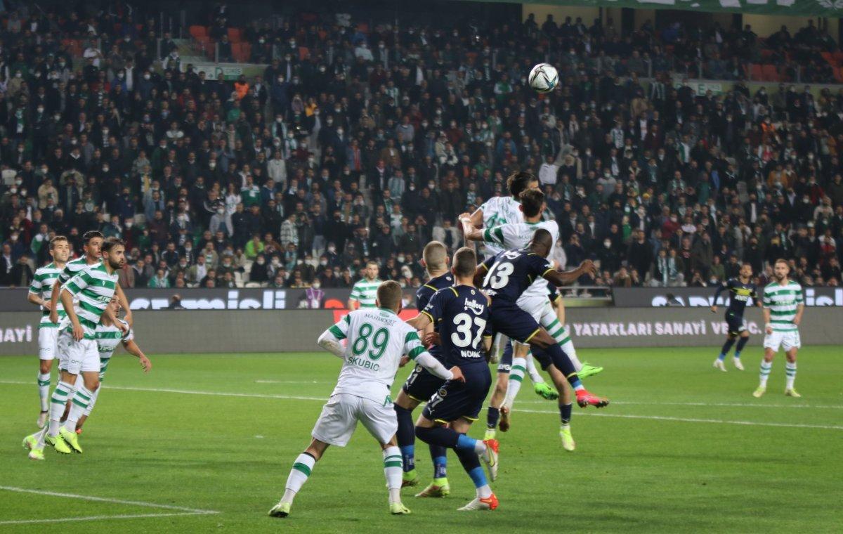 Konyaspor, Fenerbahçe'yi 2 golle geçti