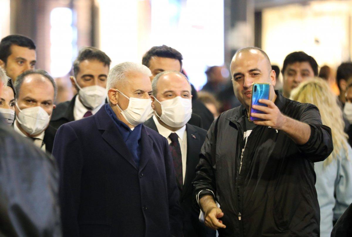 Binali Yıldırım ve Mustafa Varank, İstiklal'de gezdi