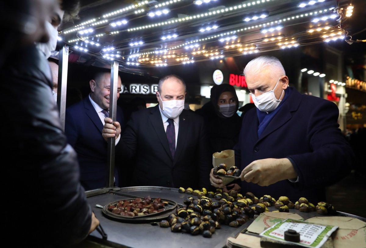 Binali Yıldırım ve Mustafa Varank, İstiklal'de gezdi