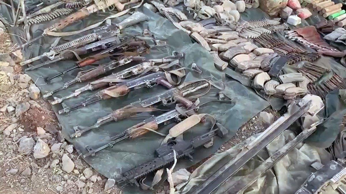 Avaşin'de 4 terörist silahlarını bırakarak teslim oldu