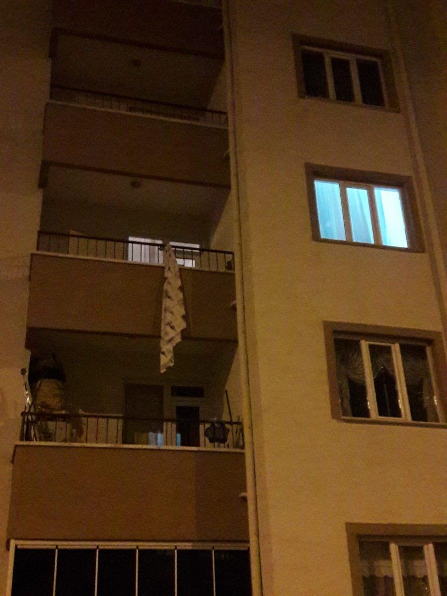 Kayseri'de eşiyle tartıştıktan sonra çarşafla kaçmaya çalıştı, düşüp yaralandı