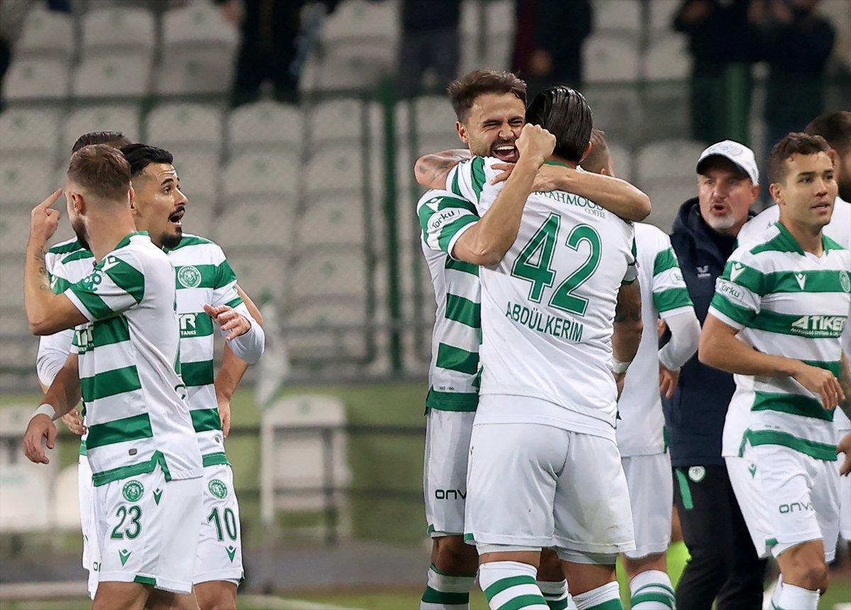 Konyaspor, Fenerbahçe'yi 2 golle geçti