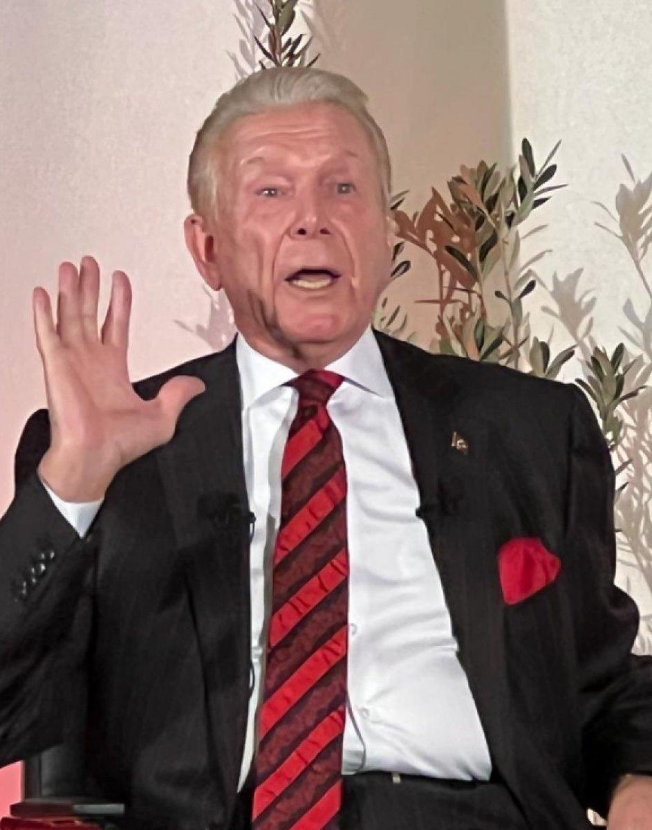 Uğur Dündar Dumlupınar şehidini anlatırken gözyaşlarını tutamadı