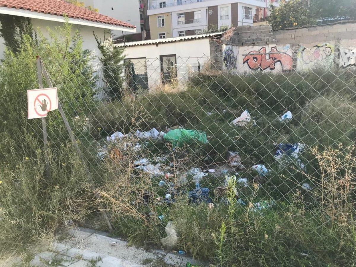 Eskişehir'de boş arazi çöplüğe döndü