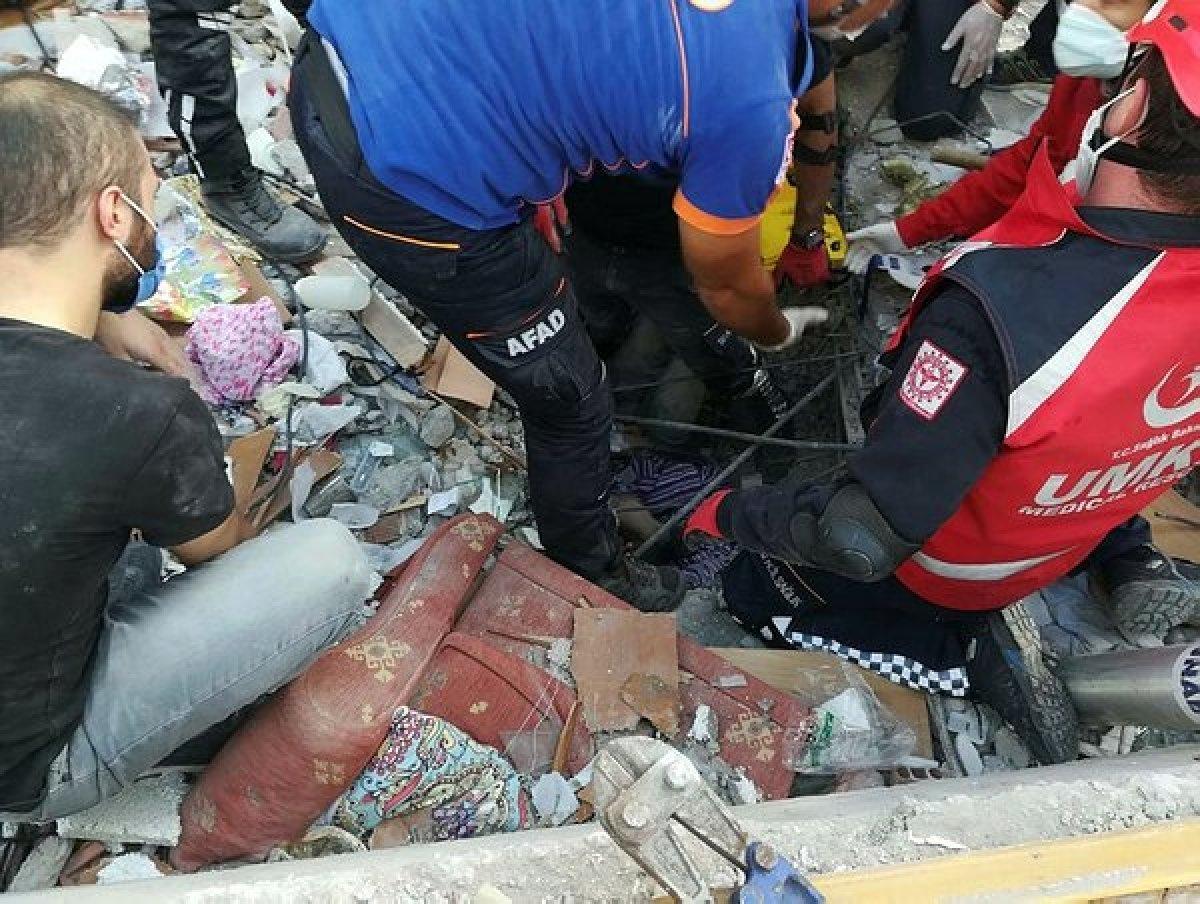 İzmir depreminde hayatını kaybeden 117 kişi anıldı