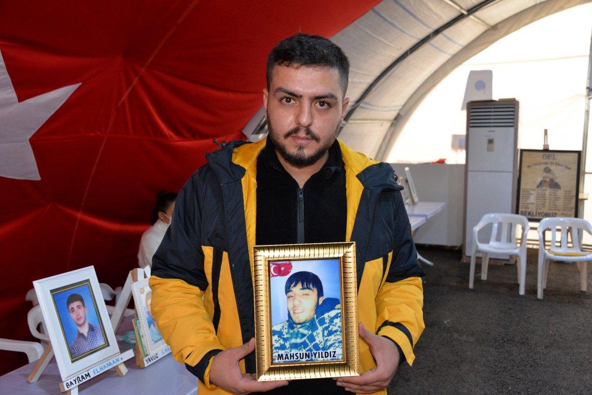 Evlat nöbetindeki ağabey: Kardeşim ve diğerleri dönene kadar buradayız