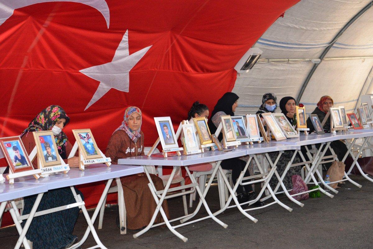 Evlat nöbetindeki ağabey: Kardeşim ve diğerleri dönene kadar buradayız