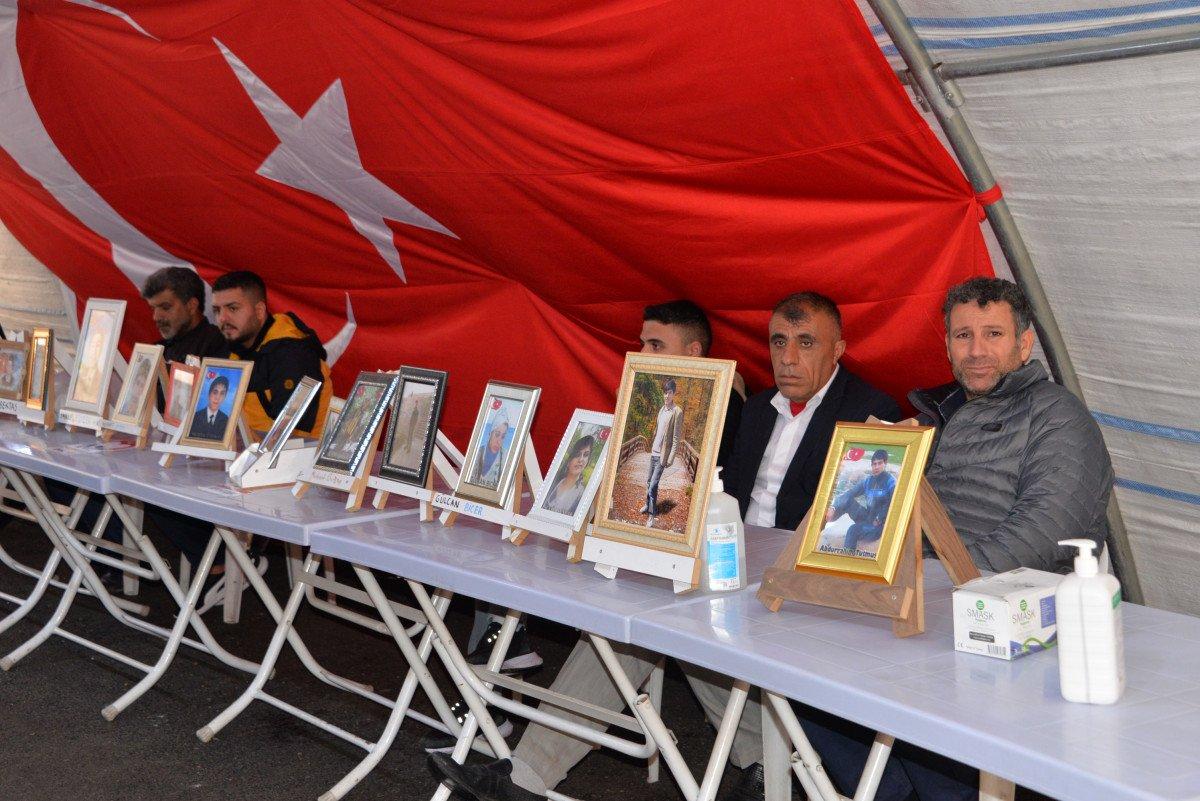 Evlat nöbetindeki ağabey: Kardeşim ve diğerleri dönene kadar buradayız