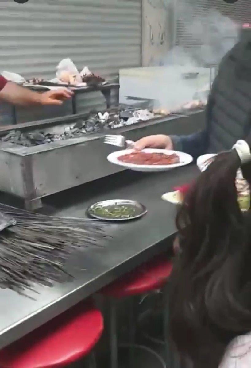 Adana'da kebaplı kahvaltı