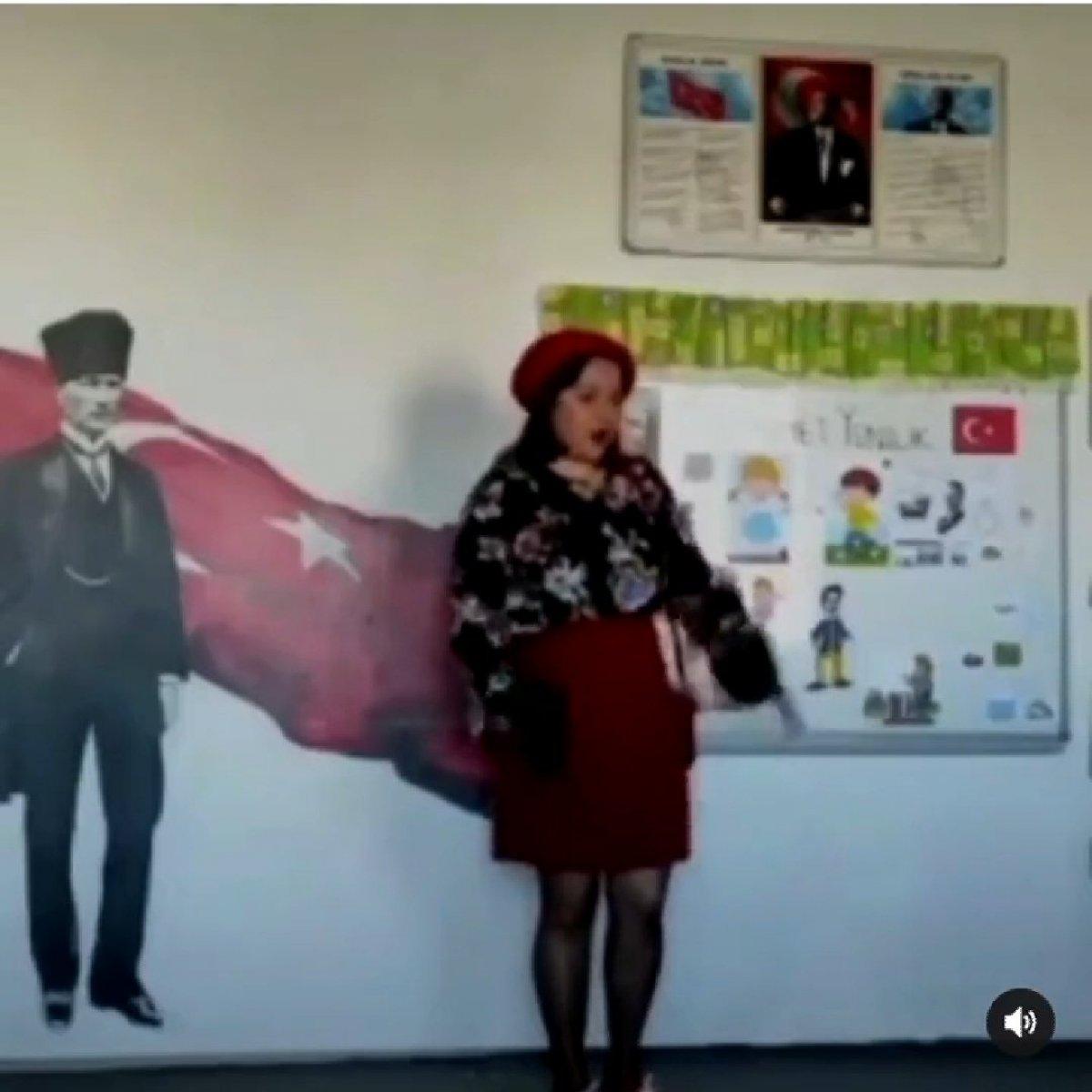 Cumhuriyet gelince çarşaftan kurtulduğunu anlatmaya çalışan öğretmen