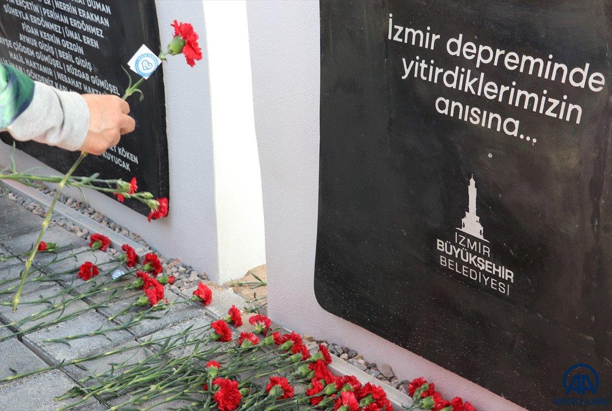 İzmir depreminde hayatını kaybeden 117 kişi anıldı