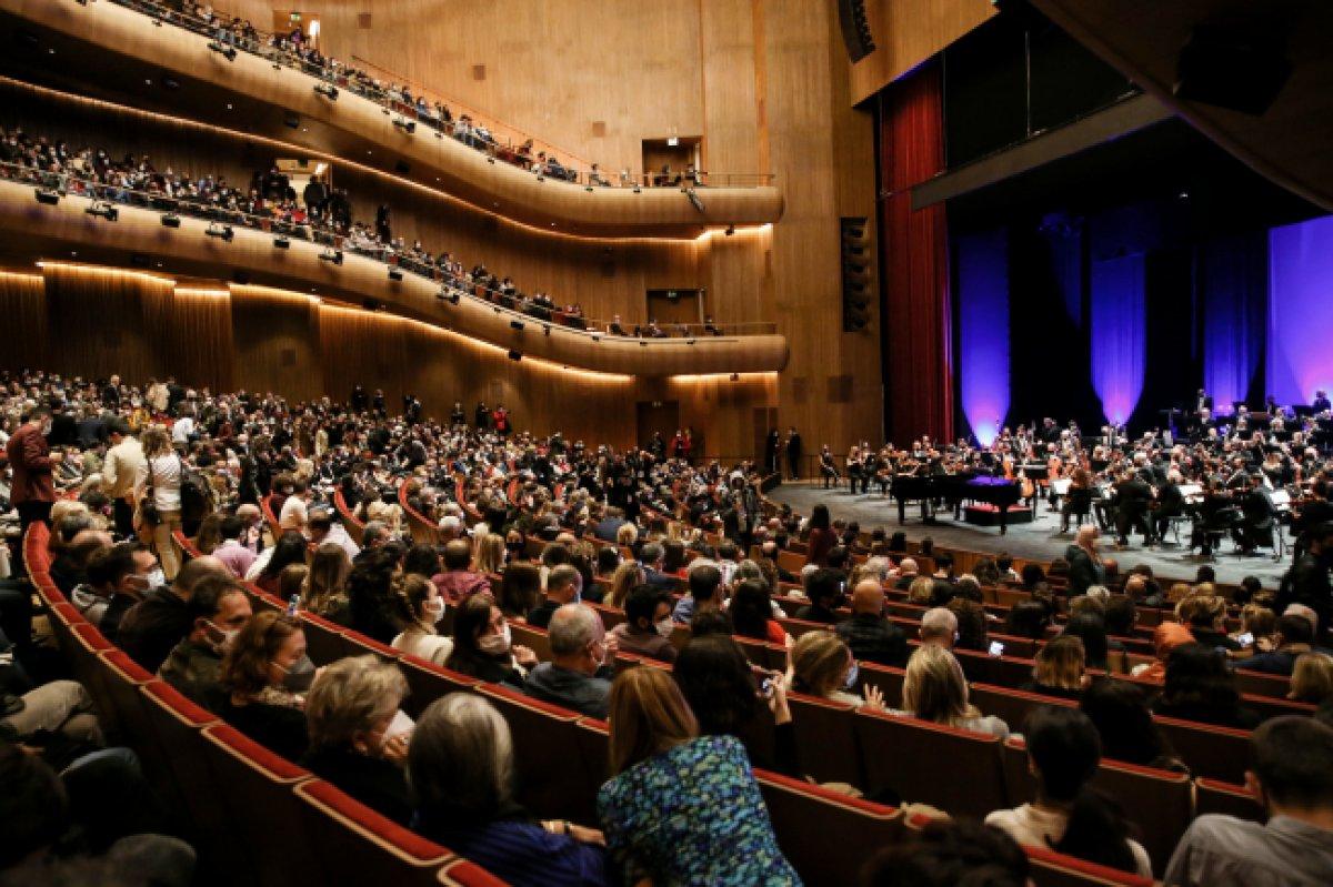 Londra Filarmoni Orkestrası, AKM'de Haydar Haydar'ı çaldı