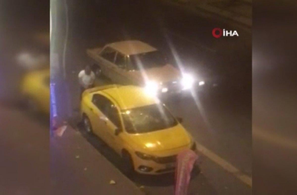 Ankara’da park halindeki aracı parçalayan kişi kameraya yakalandı