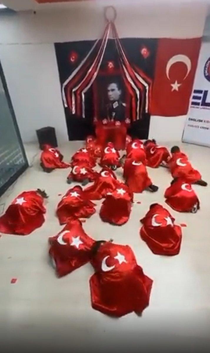 Çocukların Atatürk'e secde ettirildiği ritüel tepki çekti