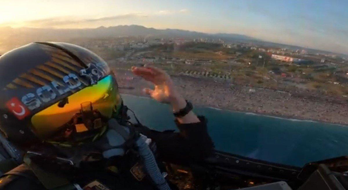 Antalya'da gösteri uçuşu düzenleyen SOLOTÜRK'ün kabin içi görüntüsü paylaşıldı