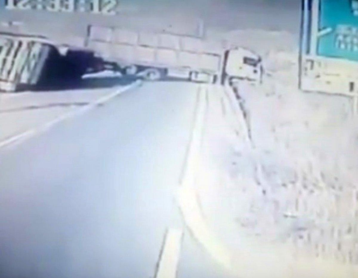 Sakarya’da facianın eşiğinden dönülen kaza kamerada