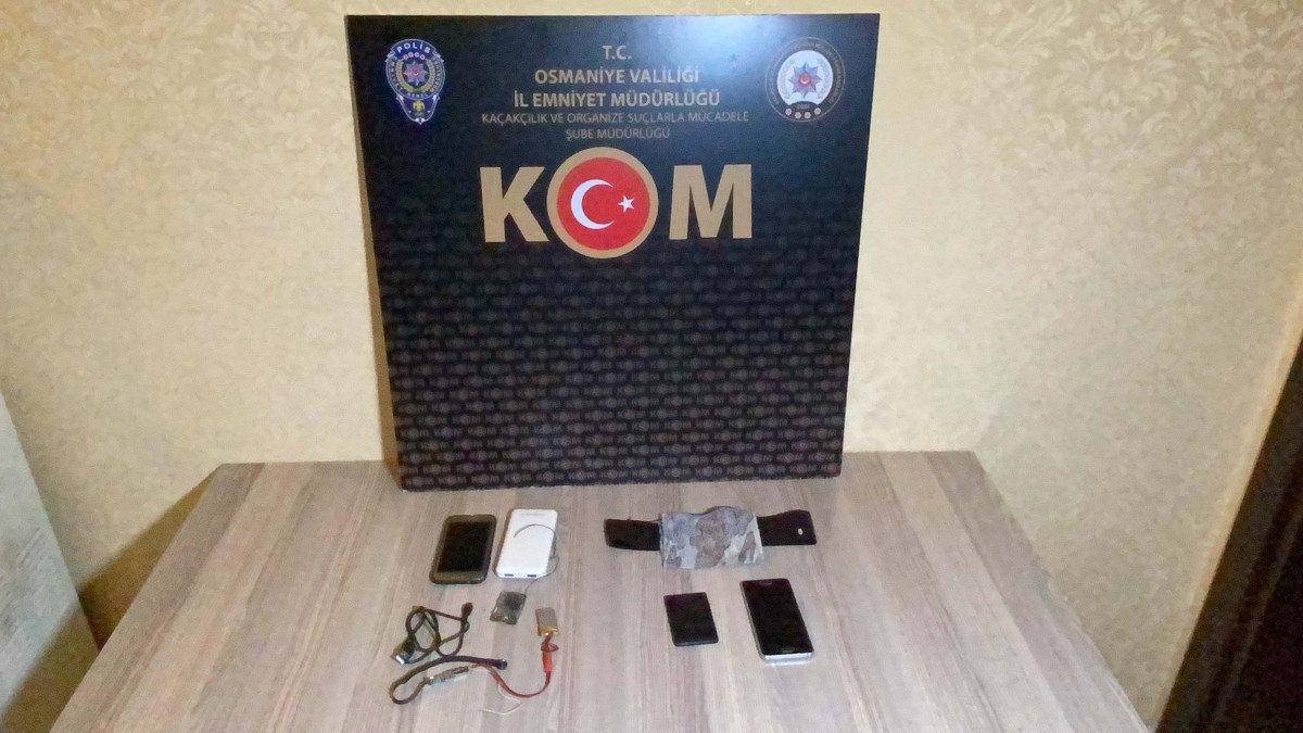 Osmaniye’de 2 kişi, ehliyet sınavında kopya düzeneği ile yakalandı