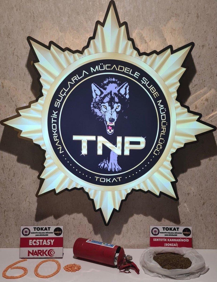 Tokat’ta, yangın söndürme tüpünün içinden uyuşturucu çıktı