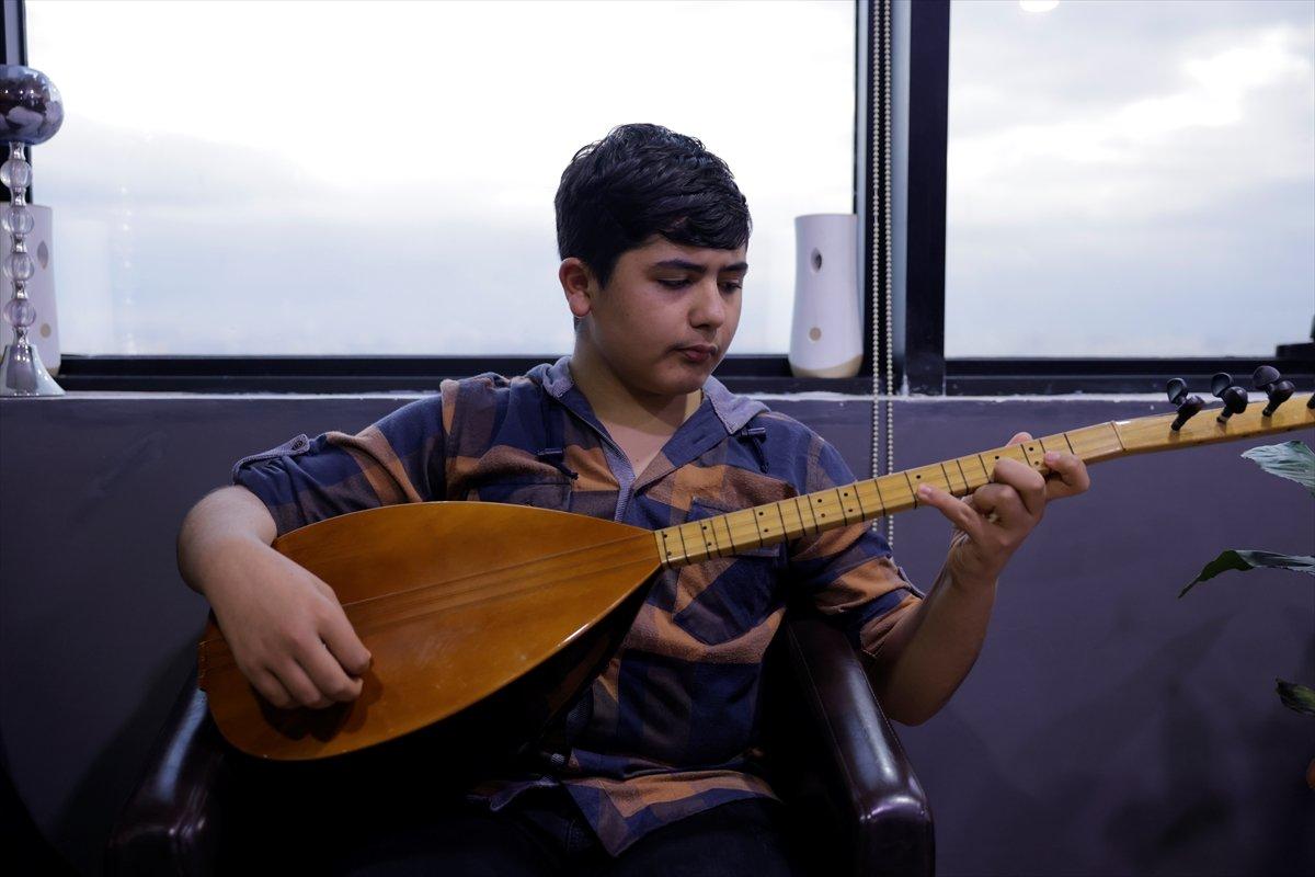 Suriyeliler, sanat okuluyla topluma adapte oluyor