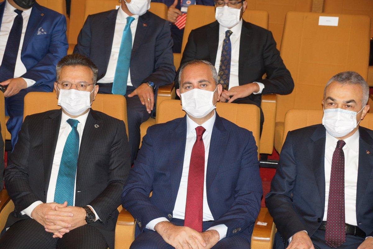 Abdulhamit Gül: Eski Türkiye'de hukukun eline çekiç verdiler