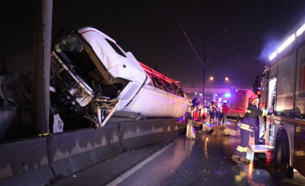 İzmit’te minibüse tanker çarptı: 1 ölü