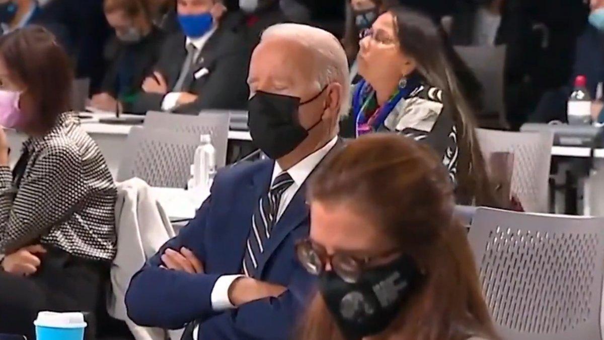 Joe Biden, Glasgow'daki konferansta uyukladı