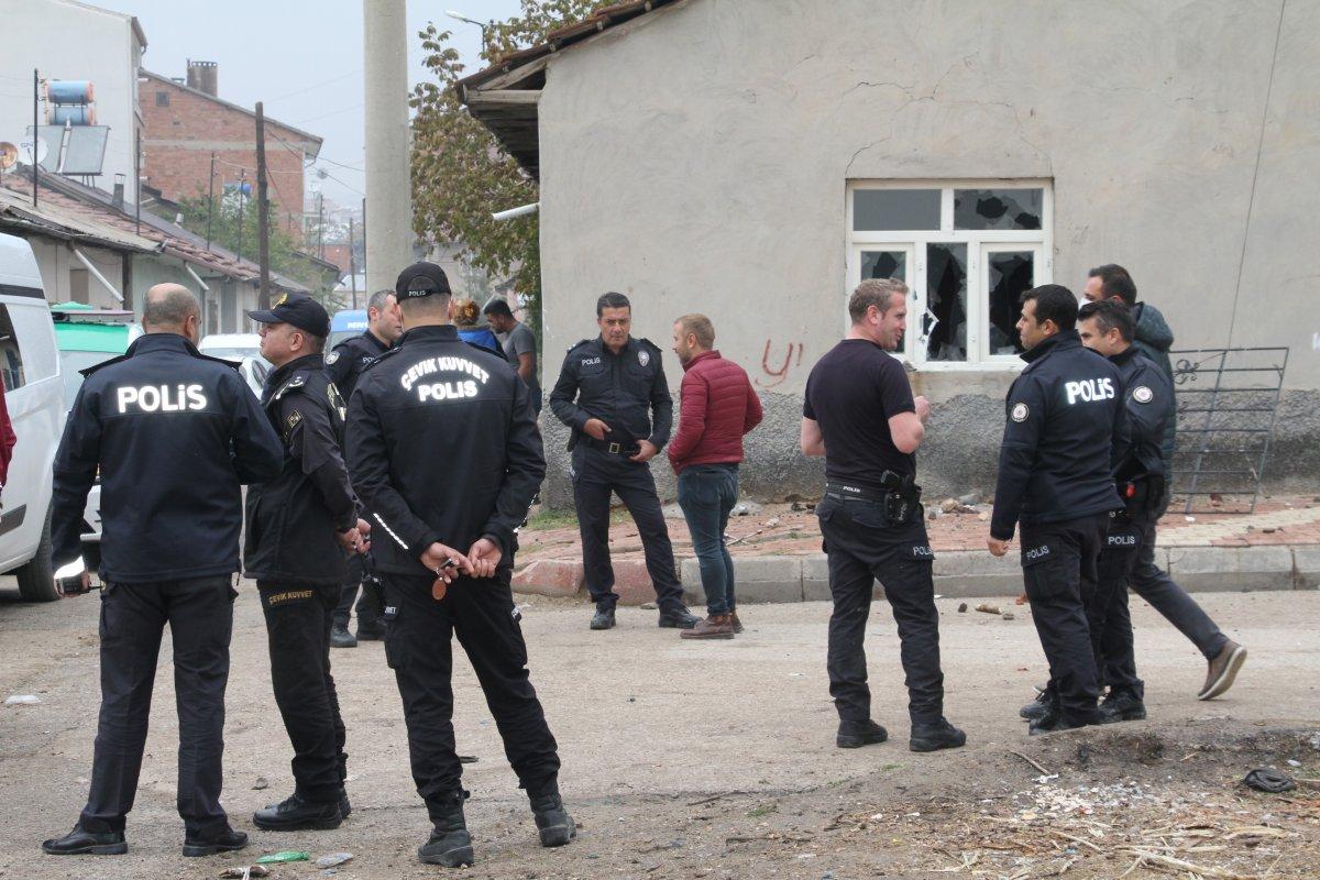 Elazığ’da iki aile arasında silahlı, kılıçlı kavga