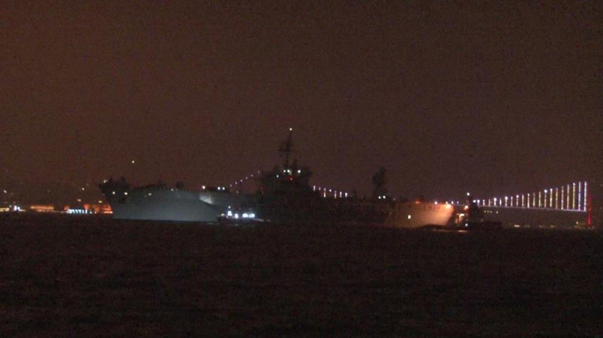 ABD donanmasına ait savaş gemisi, Sarayburnu Limanı'na demir attı