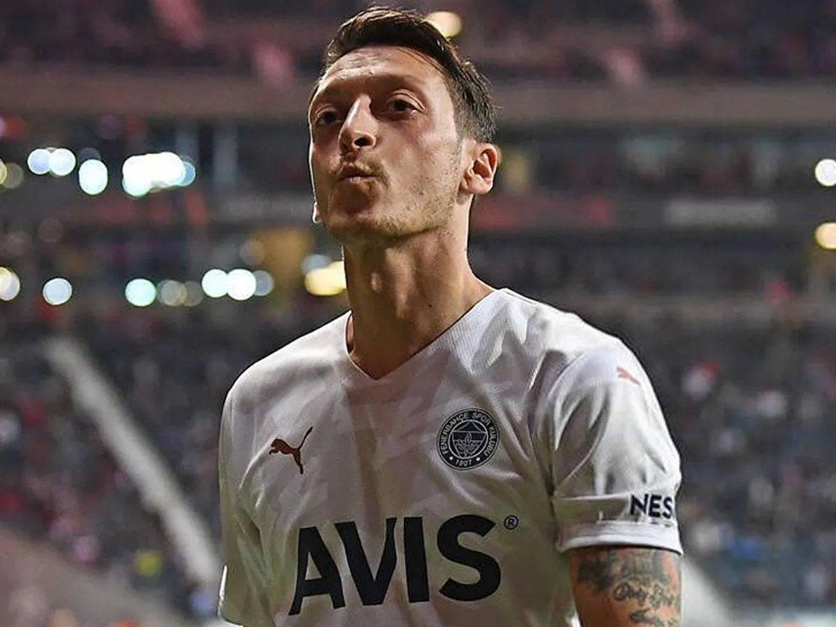 Mesut Özil'den takım arkadaşlarına motivasyon