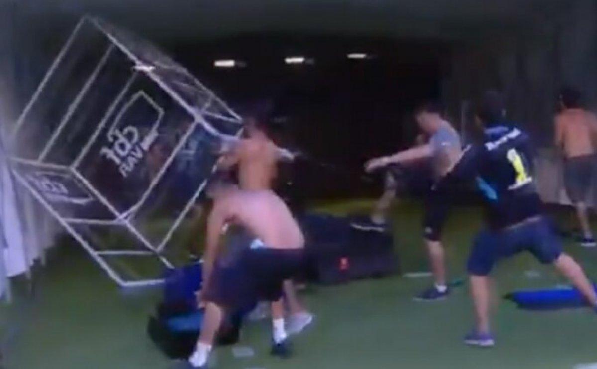 Gremio taraftarları VAR sistemini parçaladı