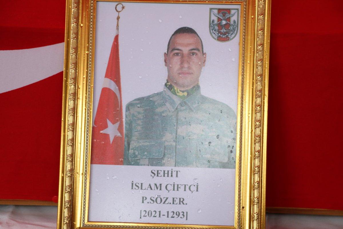 Irak'ın kuzeyinde şehit olan sözleşmeli er İslam Çiftçi toprağa verildi