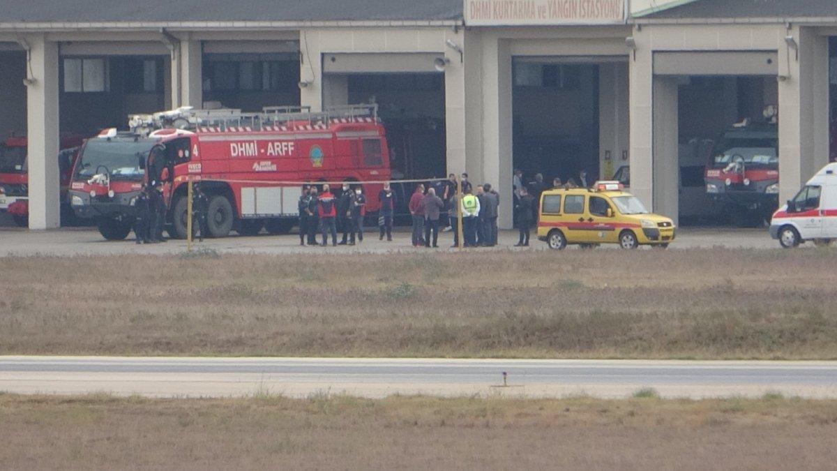 Polise yakalanan göçmenler Adana Havalimanı'na girdi