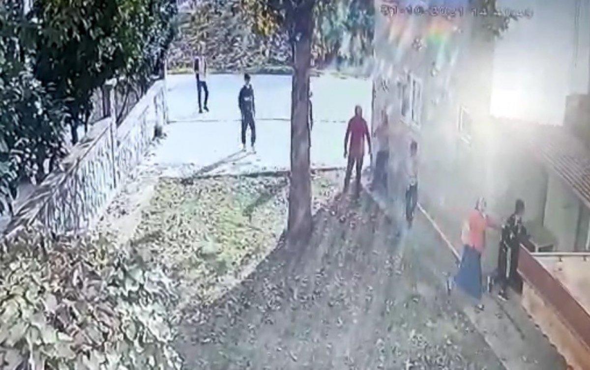 Kocaeli'de çocuklar kavga etti, bir anne ile oğlu dayak yedi