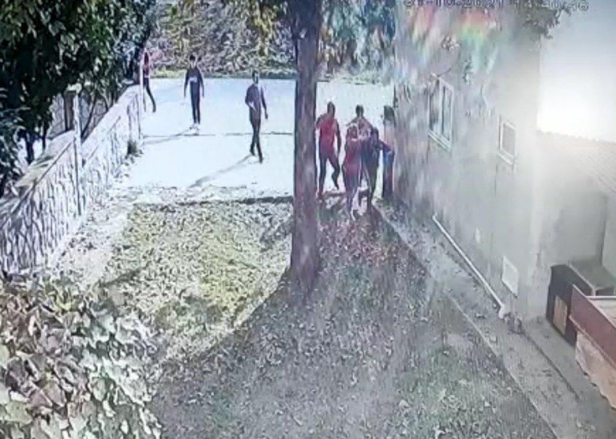 Kocaeli'de çocuklar kavga etti, bir anne ile oğlu dayak yedi