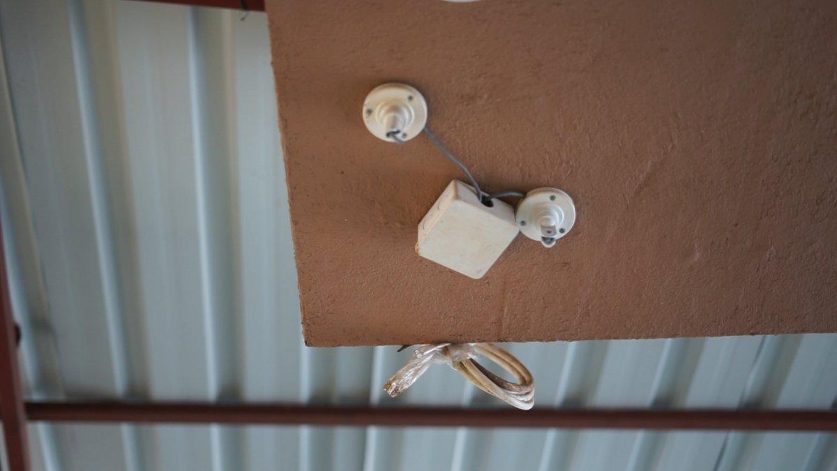 Antalya'da hırsız, güvenlik kameralarını devre dışı bırakıp iş yerine girdi