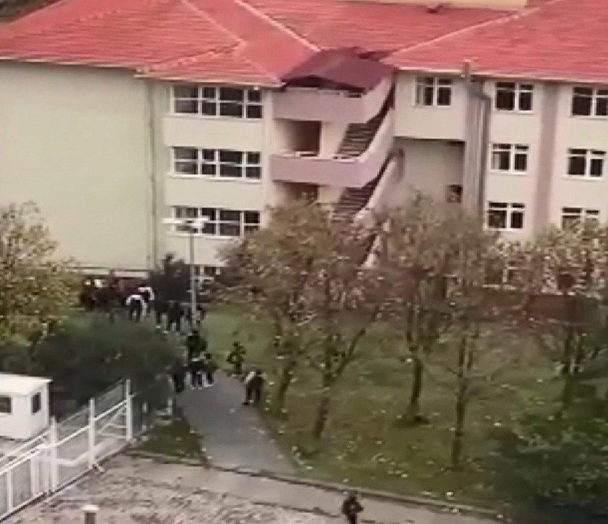 Beylikdüzü’nde, liselilerin kavgası kamerada