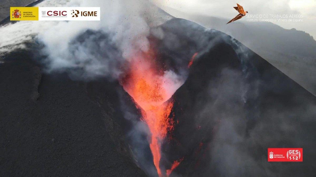La Palma’da yüksek kül seviyesi nedeniyle online eğitime geçildi