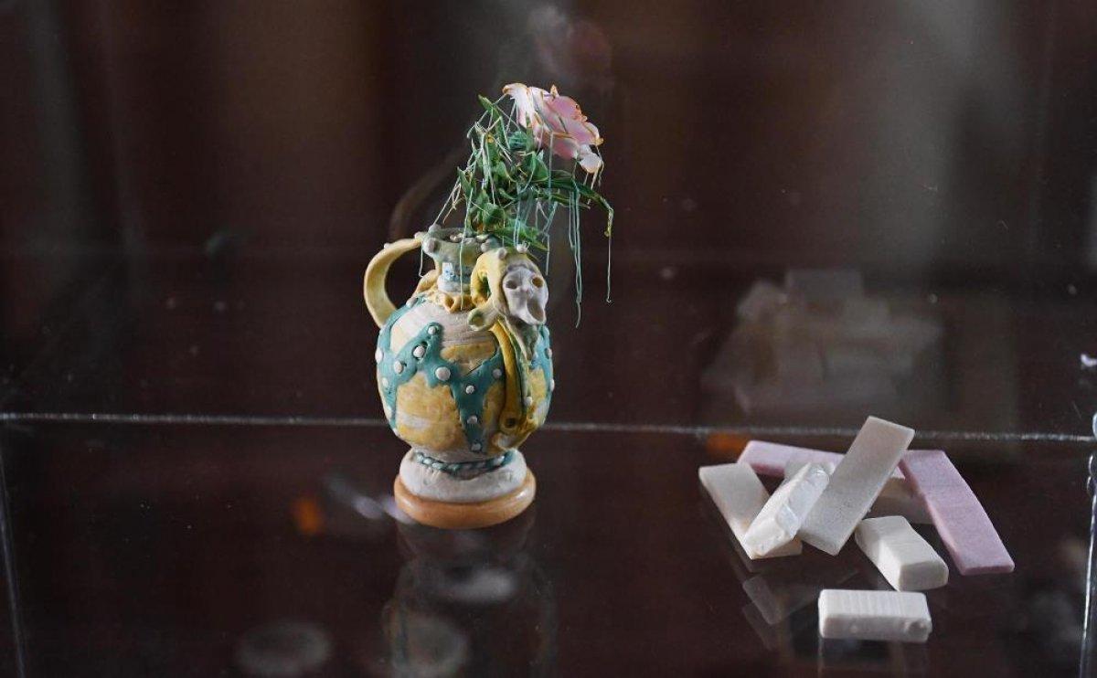 CHP'li Kuşadası Belediyesi'nden 'atık sakızlardan heykel' sergisi