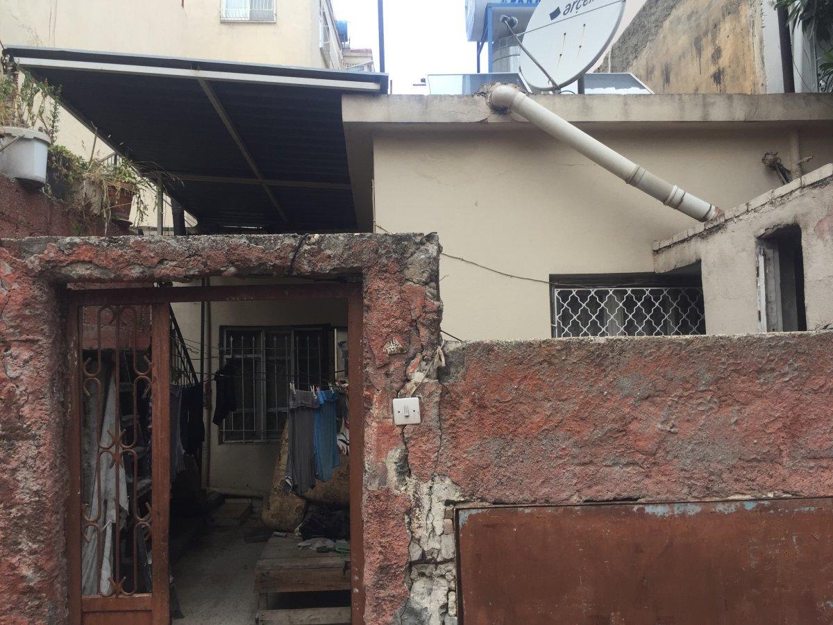 Adana’da yalnız yaşayan adamın öldüğü, koku sokağa taşınca fark edildi