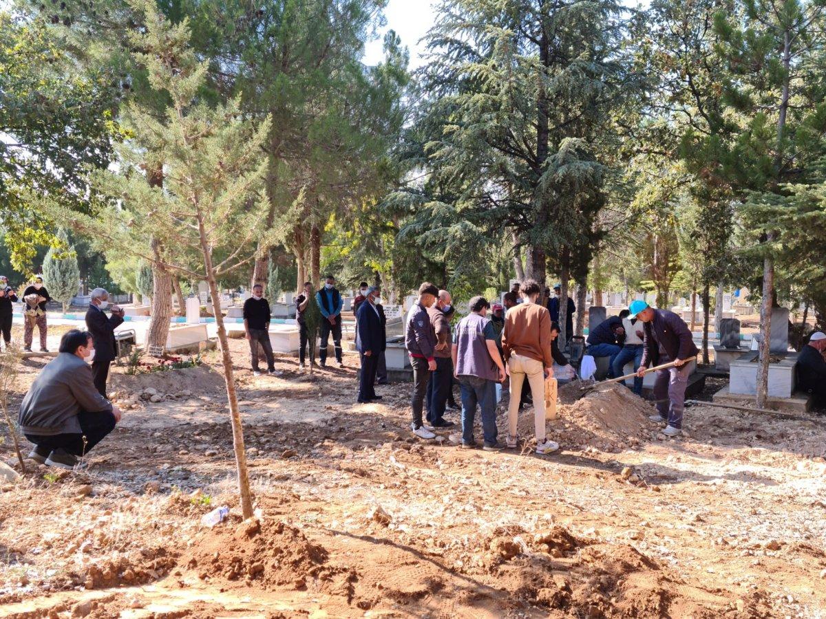 Uşak'ta oğlunun ölüm haberini alan anne, hayatını kaybetti