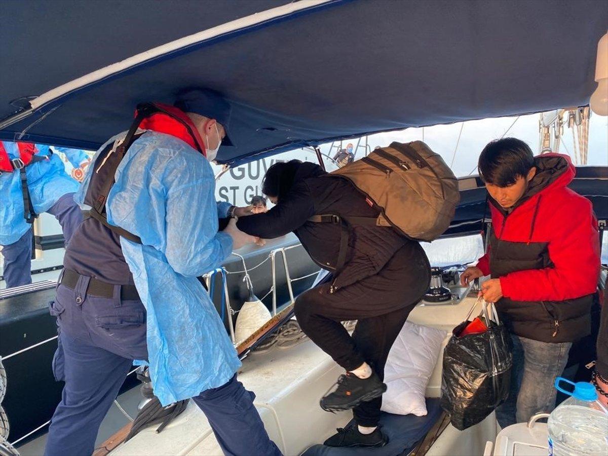 İzmir açıklarında 212 düzensiz göçmen kurtarıldı