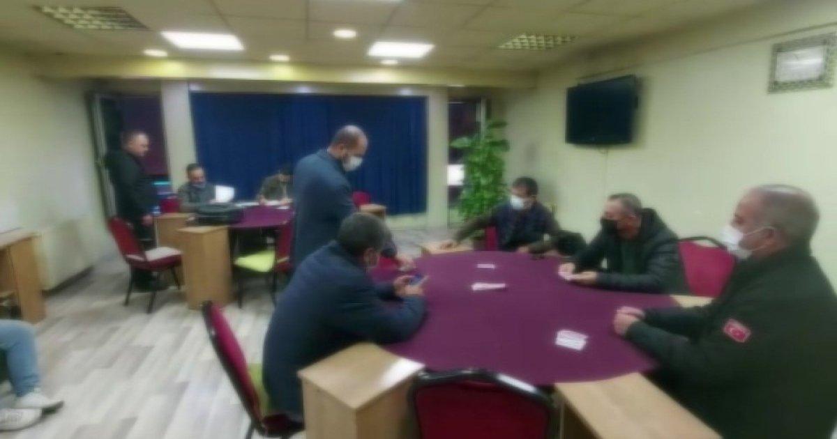 Maltepe'de kıraathanede kumar oynayanlara ceza verildi