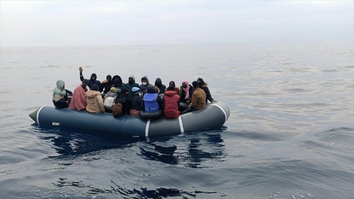 İzmir açıklarında 212 düzensiz göçmen kurtarıldı