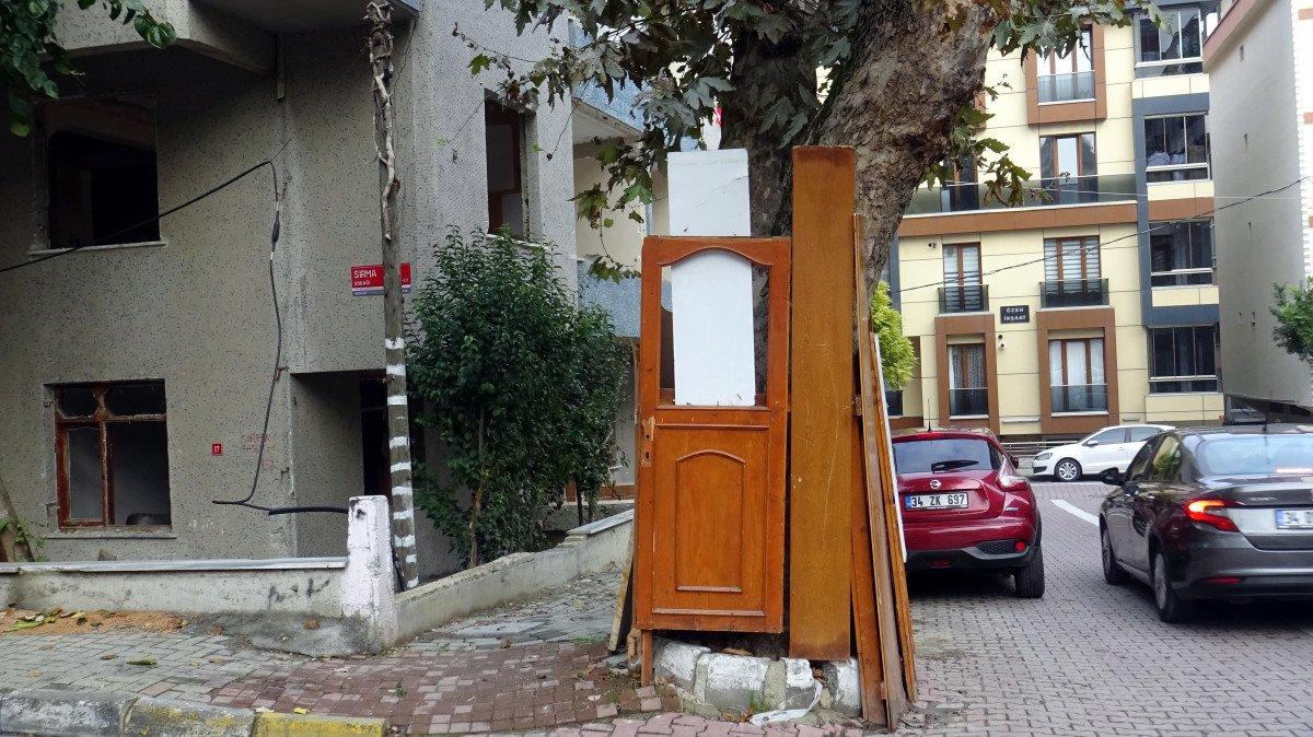 Avcılar'da 60 yıllık çınara ahşap kapılı koruma