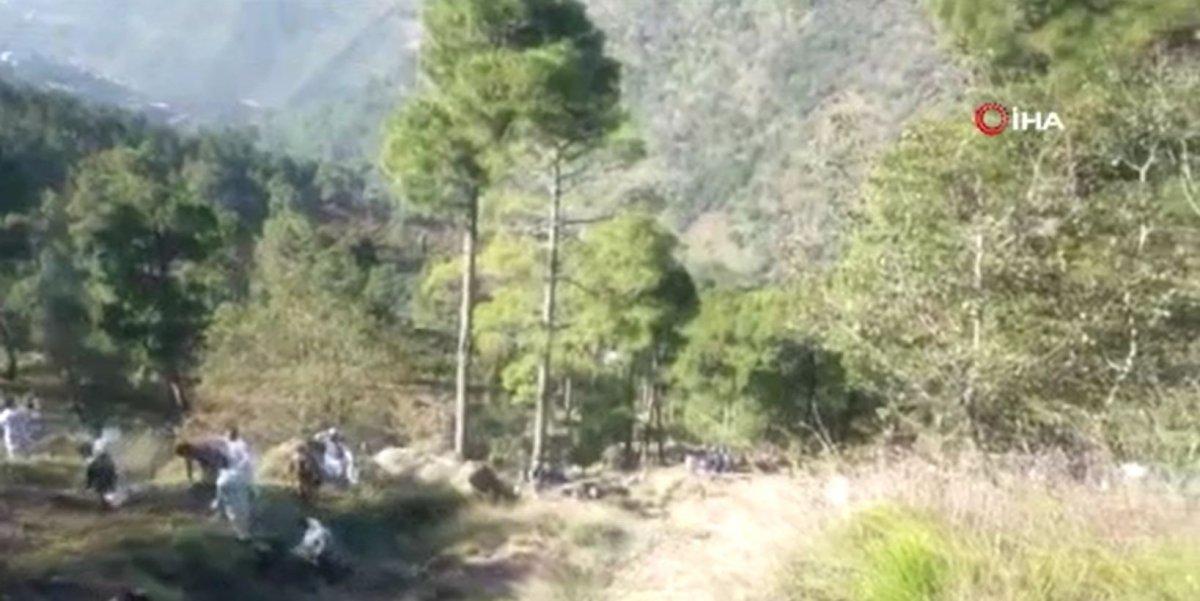 Pakistan’da yolcu otobüsü kaza yaptı