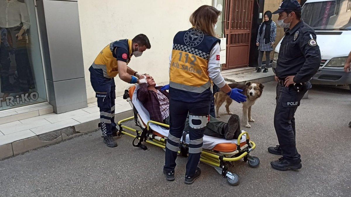 Bursa'daki köpek, yaralı sahibini bir saniye bile yalnız bırakmadı