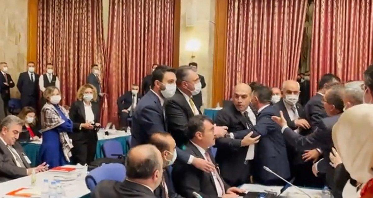 CHP'liler Teknoloji Bakanı Mustafa Varank'ın üzerine yürüdü