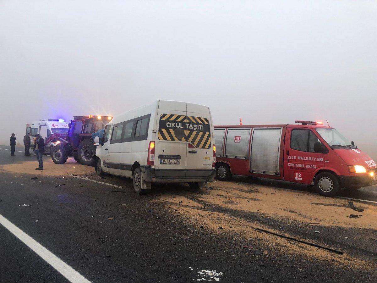 Tokat’ta yoğun sis, zincirleme kazaya neden oldu